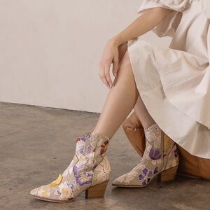 Oasis Society Embroidered Floral Ankle Booties
